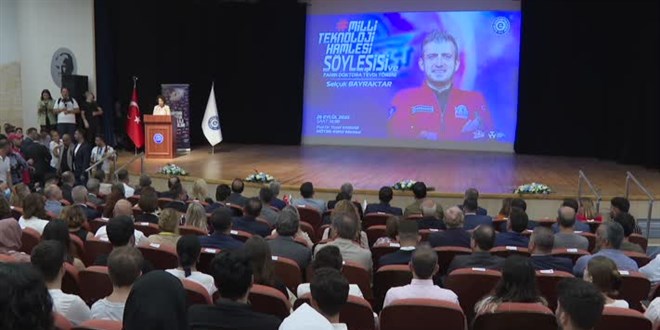 Ege Üniversitesi, Selçuk Bayraktar'a 'fahri doktora' unvanı verdi