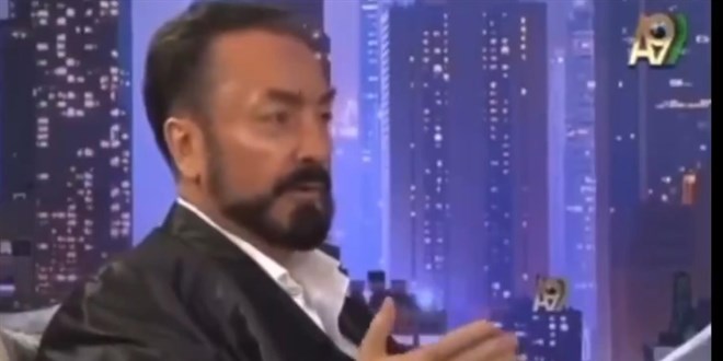 Adnan Oktar'ın Fenerbahçe tezahüratı yaptığı video yeniden gündem oldu