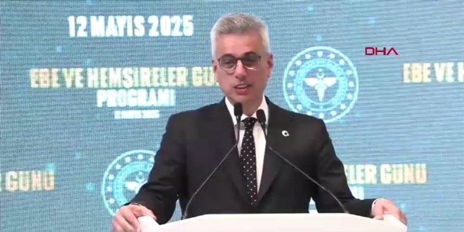 Memişoğlu, 'Ebe ve Hemşireler Günü Programı'ndaki konuşması sonrasında soruları yanıtladı