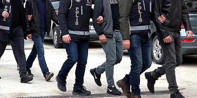 'Ev kadınları için ek iş' dolandırıcılığı operasyonunda 25 tutuklama