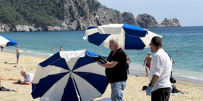 Alanya'da sahilde güneşlenen Alman turist öldü