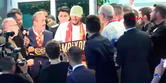 Leroy Sane, Galatasaray için İstanbul'a geldi