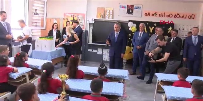 İzmir'de 732 bin 341 öğrenci karnesini aldı