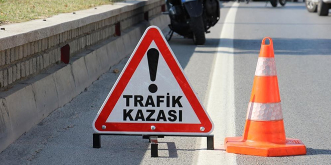 Üniversite sınavına giderken kaza yaptılar: 1 ölü, 8 yaralı