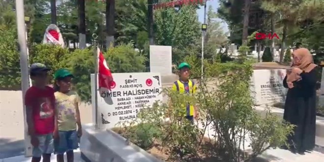 Ömer Halisdemir'in kabrine ziyaretçi akını