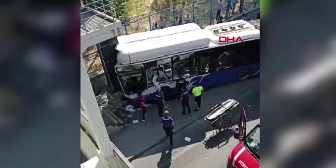 Ankara'da belediye otobüsü kaza yaptı: Çok sayıda yaralı var!