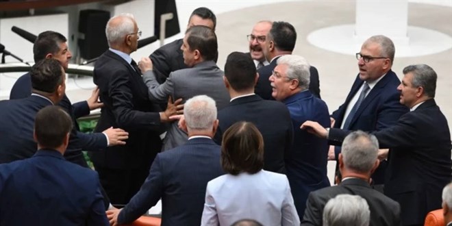 Meclis'te 'LGS 'kavgası: Yalancı herif, adi bir yalancısın, ahlaksız!