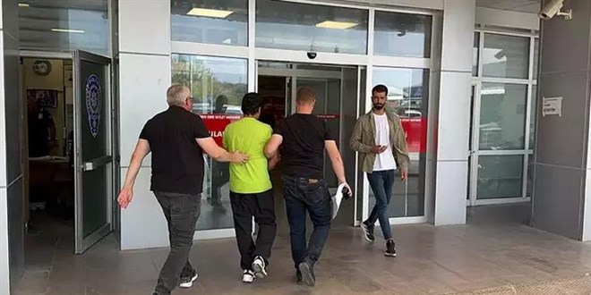 Tartıştığı sevgilisini boğazını keserek öldürdü