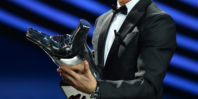 UEFA, y�l�n futbolcusu ve teknik direkt�r� finalistlerini a��klad�