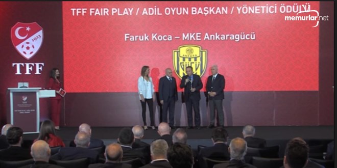 Hakemi yumruklayan Ankarag�c� Ba�kan� fair-play �d�l� alm��t�