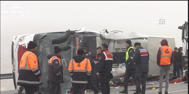Malatya'da yolcu otob�s�n�n devrilmesi sonucu 4 ki�i �ld�, 36 ki�i yaraland�