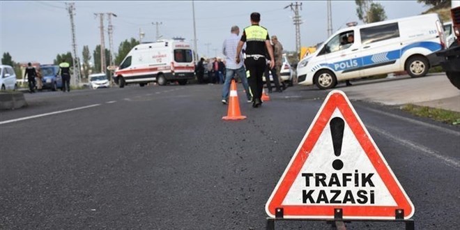 �zmir'de �arampole devrilen polis arac�ndaki 3 polis yaraland�