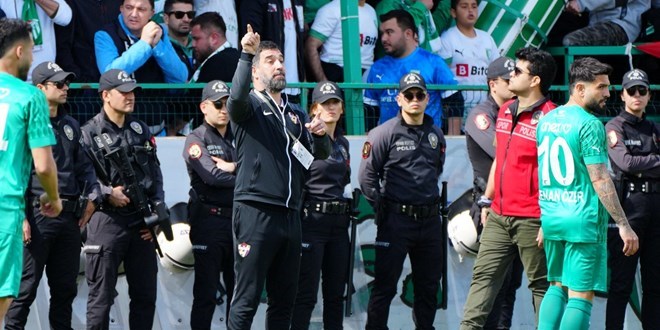 Ma�ta ortal�k kar��t�: Arda Turan'a yabanc� madde at�ld�