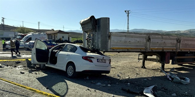 K�r�kkale'de trafik kazas�nda 1 ki�i hayat�n� kaybetti, 2 ki�i yaraland�