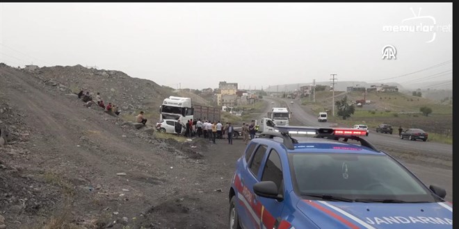 ��rnak'ta t�r ile �arp��an otomobilin s�r�c�s� hayat�n� kaybetti