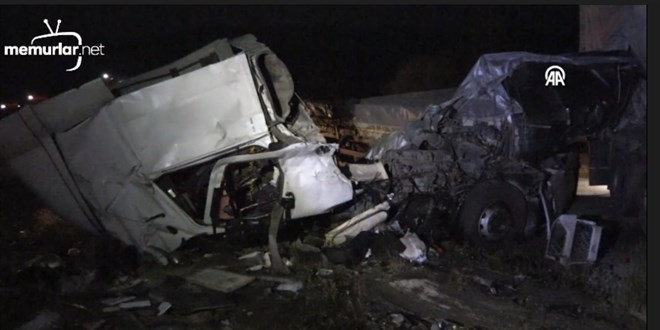 - Zincirleme trafik kazas�nda ayn� aileden 3 ki�i �ld�