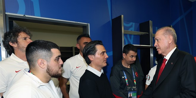 Erdo�an'dan milli futbolculara: Biz sizden memnunuz