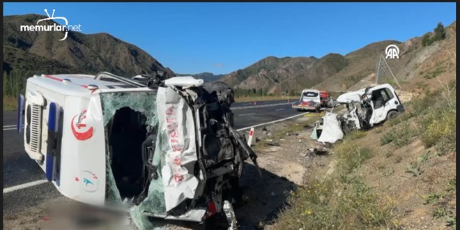 Erzurum'da ambulans ile hafif ticari arac�n �arp��mas� sonucu 4 ki�i �ld�