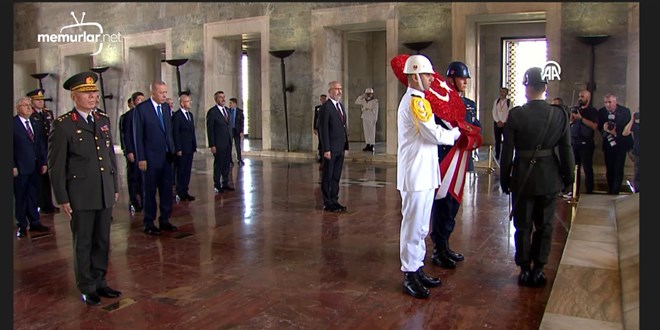 Erdo�an ba�kanl���ndaki YA� �yeleri An�tkabir'i ziyaret etti