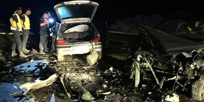 D���n gecesi kaza yapan gelin ve damat hayat�n� kaybetti