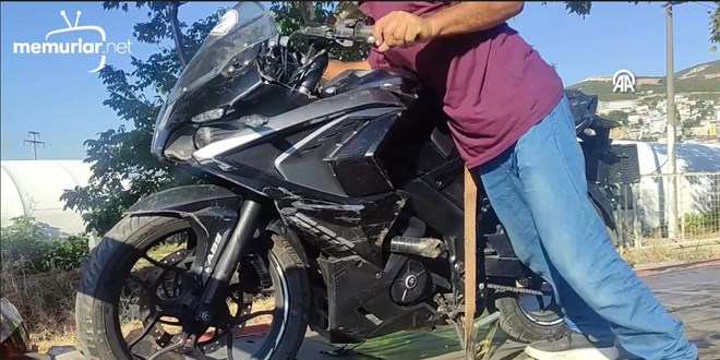 Bursa'da hafif ticari ara�la �arp��an motosikletin s�r�c�s� �ld�