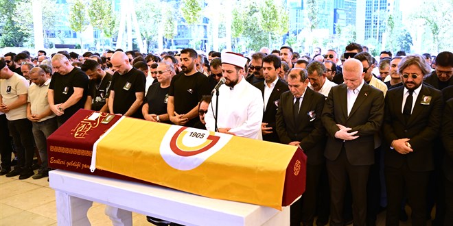 Oyuncu Aydemir Akba�, son yolculu�una u�urland�