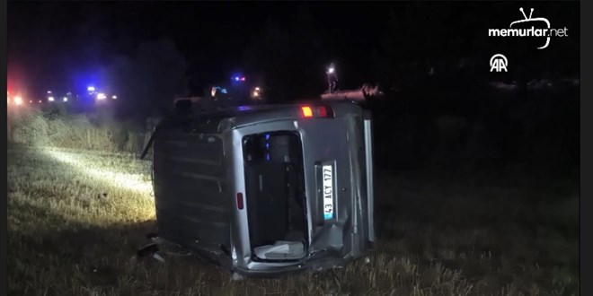 K�tahya'da tarlaya devrilen hafif ticari ara�taki 1 ki�i �ld�, 1 ki�i yaraland�