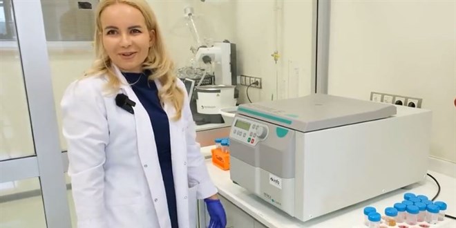 Hitit �niversitesi'nde zedeli elmalarla do�al boya �retildi