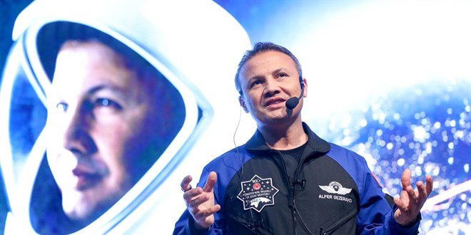 Alper Gezeravc� Uzay Komutanl���'na atand�