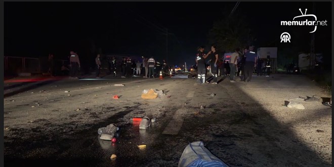 Manisa'da 3 arac�n kar��t��� trafik kazas�nda 1 ki�i �ld�, 7 ki�i yaraland�