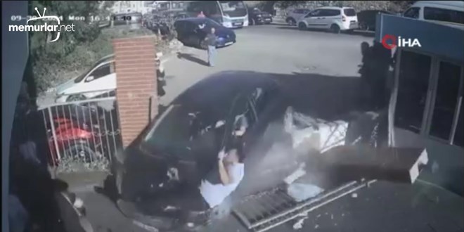 �zmir'de otomobilin okulun bah�esine girme an� kamerada