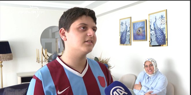 Otizmli o�lunun e�itimine katk� sa�layabilmek i�in e�itimci oldu