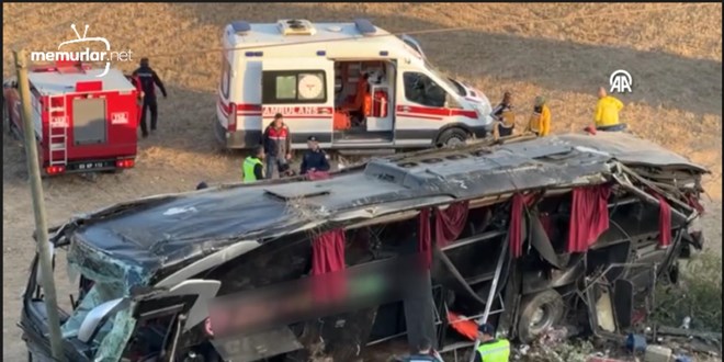 Yolcu otob�s�n�n devrildi�i kazada 21 ki�i yaraland�