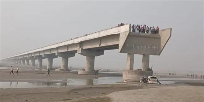 Google Maps'in y�nlendirdi�i bitmemi� k�pr�de 3 ki�i �ld�