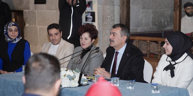 Bakan Tekin: 2025 i�inde 300 bin ��retmenimiz unvan alm�� olacak