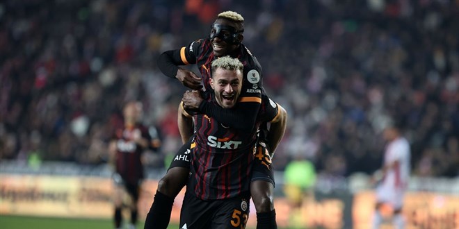 Galatasaray'dan 10 ki�i kald��� deplasmanda 3 puan� kazanmay� ba�ard�