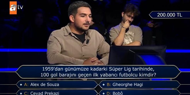 S�per Lig tarihinde, 100 gol baraj�n� ge�en ilk yabanc� futbolcu kimdir?