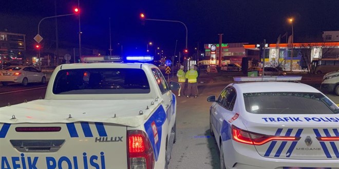 Polise �arparak a��r yaralayan ve ka�an s�r�c� tutukland�