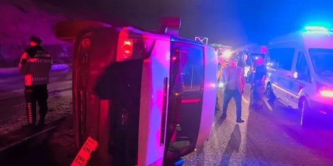 Taziye d�n��� feci kaza: 1 �l�, 10 yaral�