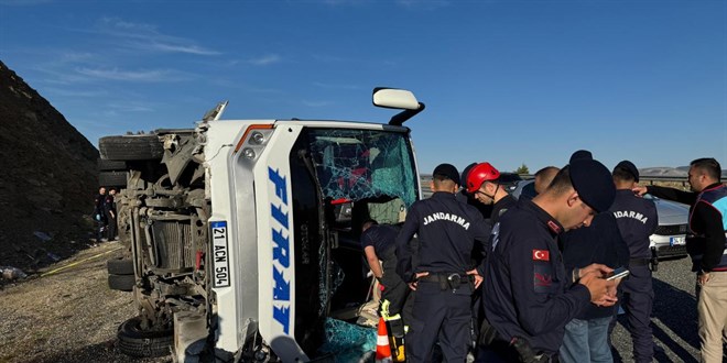 Elaz��'da Midib�s Devrildi: 22 Yaral�