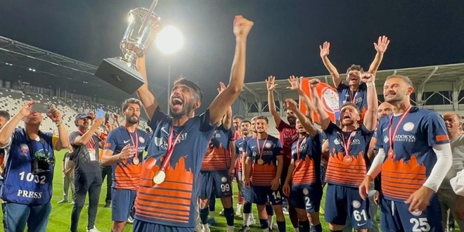 K�y tak�m�ndan b�y�k ba�ar�! TFF 3. Lig'e y�kseldiler