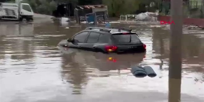 Mu�la'da sa�anak; cadde ve sokaklar g�le d�nd�