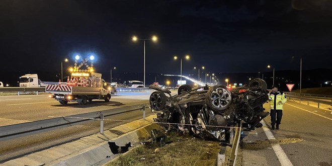 Kuzey Marmara Otoyolu'ndaki kazada 2 �l�, 5 yaral�