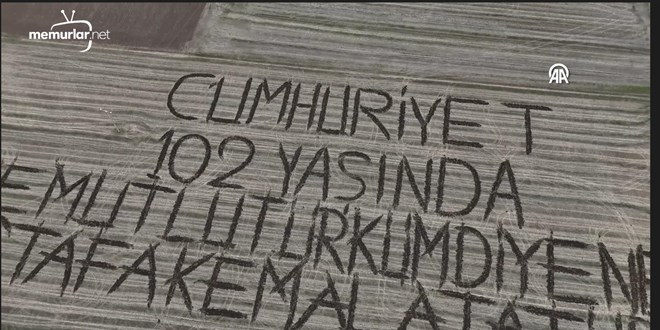 Krklarelili ifti tarlasna pullukla 'Cumhuriyet 102 yanda' yazd