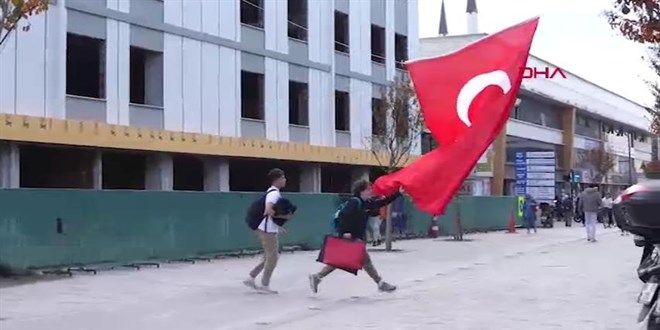 Dzcelilerin bayrak hassasiyeti