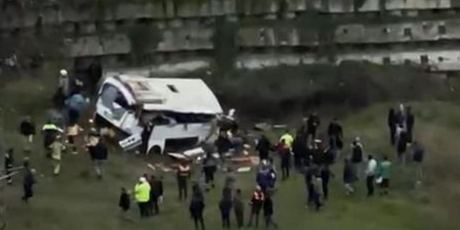 Esenyurt'ta servis midib�s�n�n devrilmesi sonucu �lenlerin say�s� 5'e ��kt�