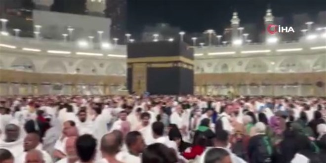 Kabe'de tarihi yo�unluk: 12 milyonluk rekorun ard�ndan yeni y�lda insan seli