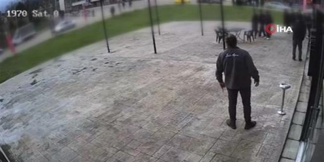 Akran zorbal��� soka�a ta�t�: Esnaf genci darp edilmekten kurtard�