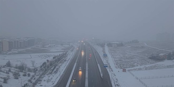 43 ilin ge�i� g�zergah� K�r�kkale'de kar ya���� etkili oldu