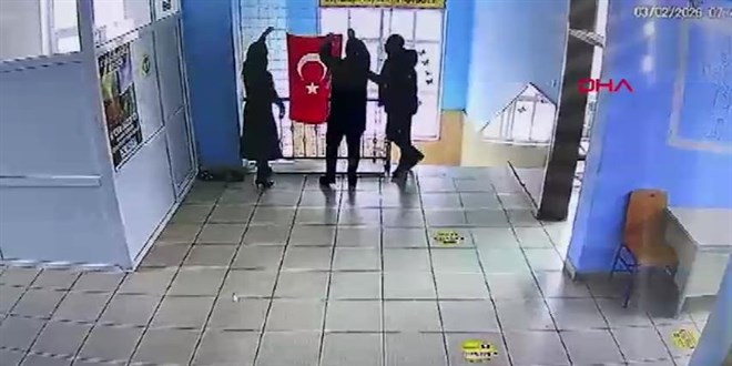 5'inci s�n�f ��rencisinin 'bayrak' hassasiyeti kamerada